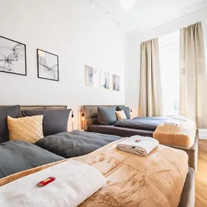 Apartment Tip! Design-apartment In Toplage 75qm In Szeneviertel